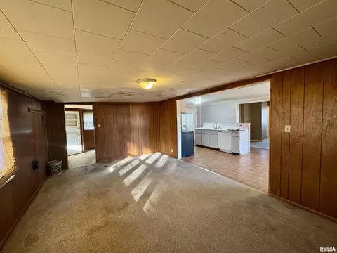 Living - 309 N Main St, Payson, IL 62360 photo 2 of 2