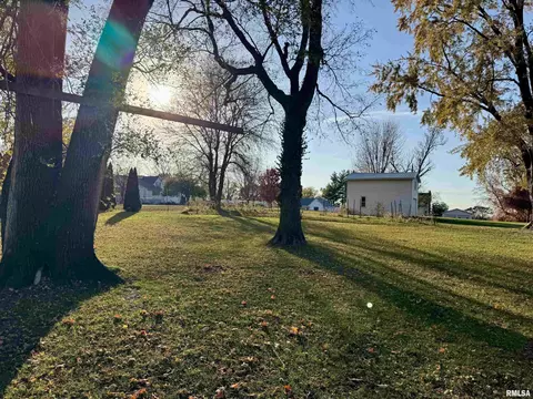 Exterior - 309 N Main St, Payson, IL 62360 photo 3 of 7