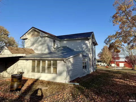 Exterior - 309 N Main St, Payson, IL 62360 photo 4 of 7