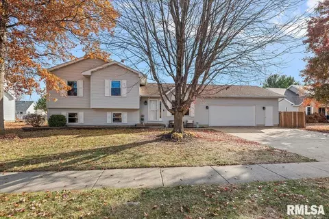 550 S 1st St, Sherman, IL 62684