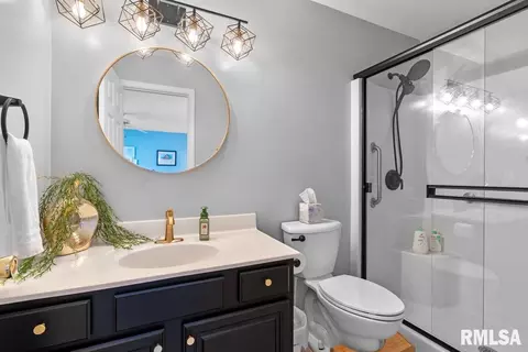 Bath - 2816 Haggard Dr, Springfield, IL 62711 photo 2 of 2