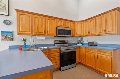 Kitchen - 2816 Haggard Dr, Springfield, IL 62711 photo 2 of 3