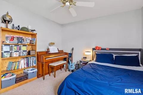 Bedroom - 2816 Haggard Dr, Springfield, IL 62711 photo 9 of 10