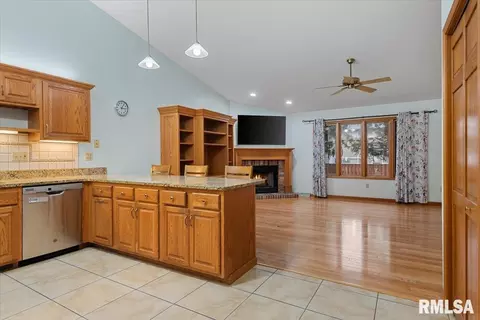 2409 Flaxen Mill Ct, Springfield, IL 62704 photo 6
