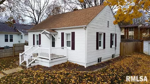 907 Franklin Ave, Greenville, IL 62246