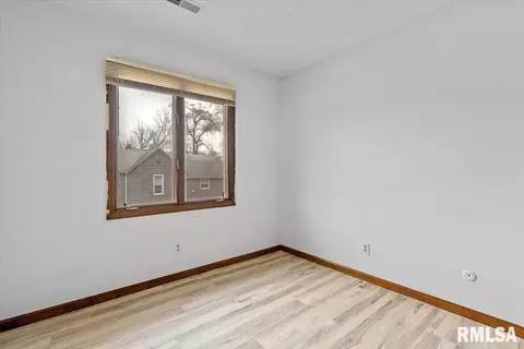 102 W Scarritt St, Springfield, IL 62704 photo 13