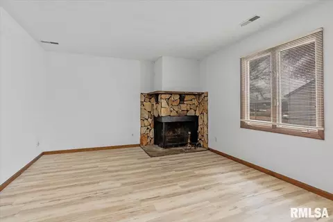 102 W Scarritt St, Springfield, IL 62704 photo 17
