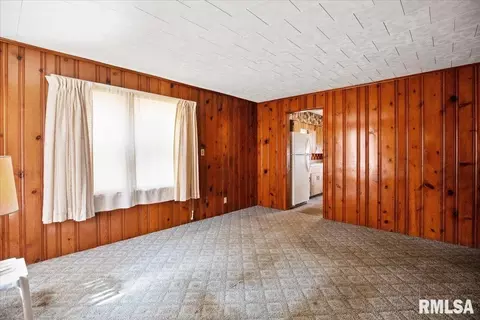 Living - 2373 E Kys, Springfield, IL 62702 photo 2 of 2