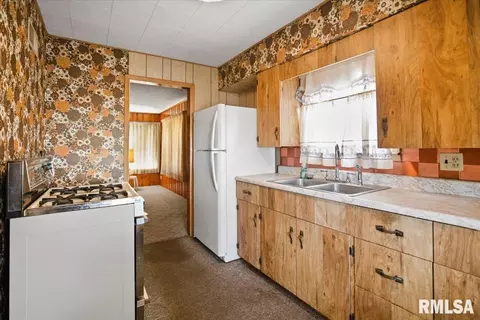 Kitchen - 2373 E Kys, Springfield, IL 62702 photo 3 of 3