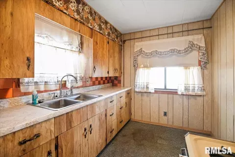 Kitchen - 2373 E Kys, Springfield, IL 62702 photo 2 of 3