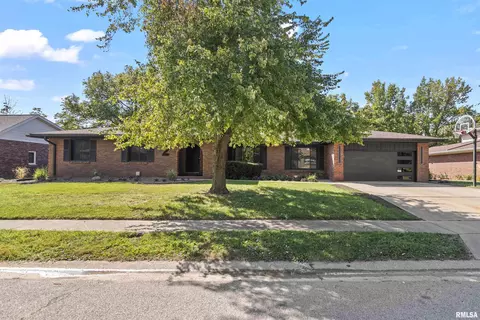 Exterior - 2 Beacon Ridge Dr, Springfield, IL 62711 photo 4 of 11