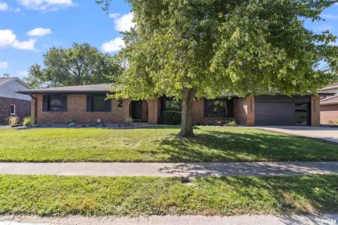 2 Beacon Ridge Dr, Springfield, IL 62711