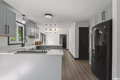 Kitchen - 2 Beacon Ridge Dr, Springfield, IL 62711 photo 9 of 9