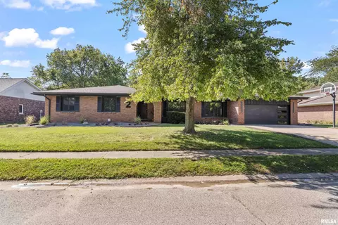 Exterior - 2 Beacon Ridge Dr, Springfield, IL 62711 photo 5 of 11