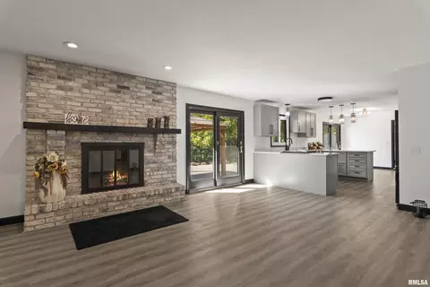 Living - 2 Beacon Ridge Dr, Springfield, IL 62711 photo 7 of 7