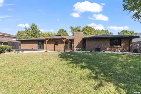Exterior - 2 Beacon Ridge Dr, Springfield, IL 62711 photo 7 of 11