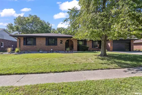 Exterior - 2 Beacon Ridge Dr, Springfield, IL 62711 photo 2 of 11