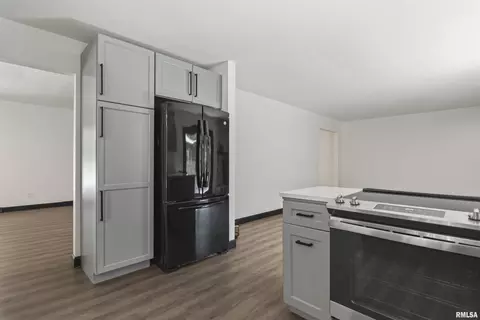 Kitchen - 2 Beacon Ridge Dr, Springfield, IL 62711 photo 8 of 9
