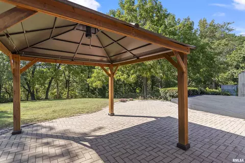 Exterior - 2 Beacon Ridge Dr, Springfield, IL 62711 photo 9 of 11