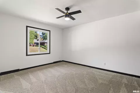 Bedroom - 2 Beacon Ridge Dr, Springfield, IL 62711 photo 5 of 10