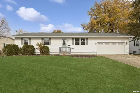 414 Pendik Rd, Jacksonville, IL 62650