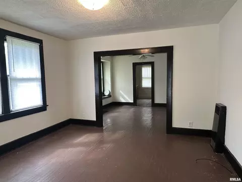 Living - 1909 E Cedar St, Springfield, IL 62703 photo 1 of 5