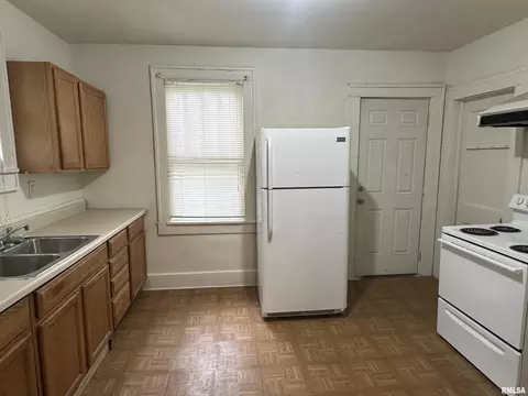 Kitchen - 1909 E Cedar St, Springfield, IL 62703 photo 1 of 3