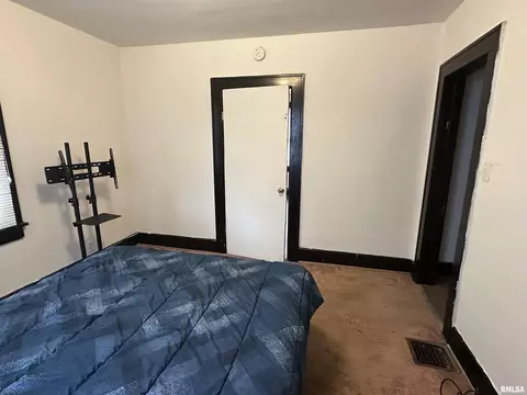 Bedroom - 1909 E Cedar St, Springfield, IL 62703 photo 2 of 4