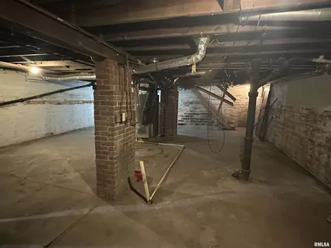 Other - 1909 E Cedar St, Springfield, IL 62703 photo 3 of 3