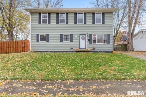 17 Windrush Dr, Jacksonville, IL 62650