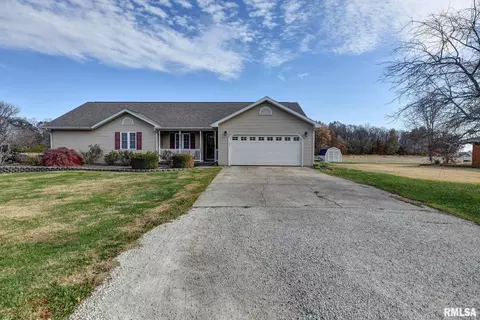 3830 Lake Dr, Taylorville, IL 62568
