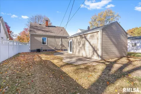 Exterior - 1820 N 19th St, Springfield, IL 62702 photo 2 of 3