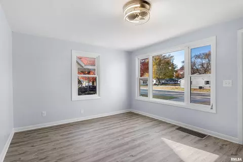 Living - 1820 N 19th St, Springfield, IL 62702 photo 2 of 2