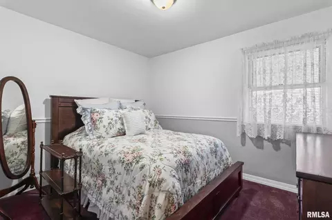 Bedroom - 1527 Chalmers Ave, Springfield, IL 62703 photo 3 of 4