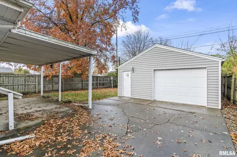 Exterior - 1527 Chalmers Ave, Springfield, IL 62703 photo 2 of 4
