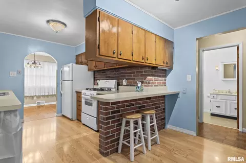 Kitchen - 1527 Chalmers Ave, Springfield, IL 62703 photo 4 of 4