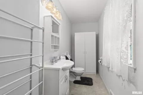 Bath - 1527 Chalmers Ave, Springfield, IL 62703 photo 1 of 3