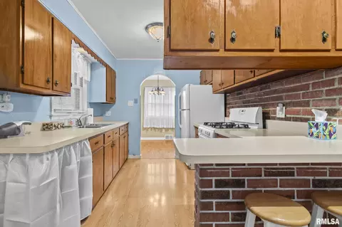 Kitchen - 1527 Chalmers Ave, Springfield, IL 62703 photo 3 of 4