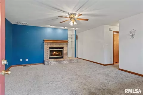 2829 Wellington Dr, Springfield, IL 62703 photo 3