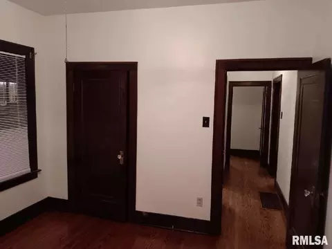 Entry Way - 447 W Cook, Springfield, IL 62704 photo 3 of 3