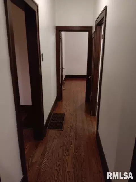 Entry Way - 447 W Cook, Springfield, IL 62704 photo 2 of 3