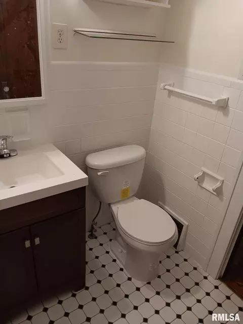 Bath - 447 W Cook, Springfield, IL 62704 photo 1 of 1