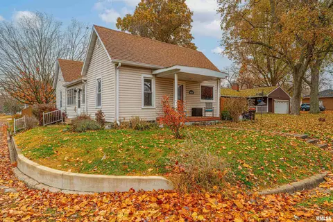 403 Grand Ave, Lincoln, IL 62656