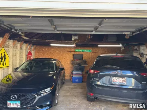Exterior - 2425 S State St, Springfield, IL 62704 photo 3 of 4