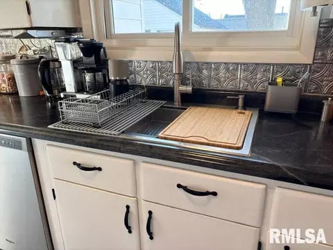 Kitchen - 2425 S State St, Springfield, IL 62704 photo 2 of 5