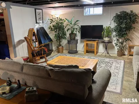 Living - 2425 S State St, Springfield, IL 62704 photo 5 of 5