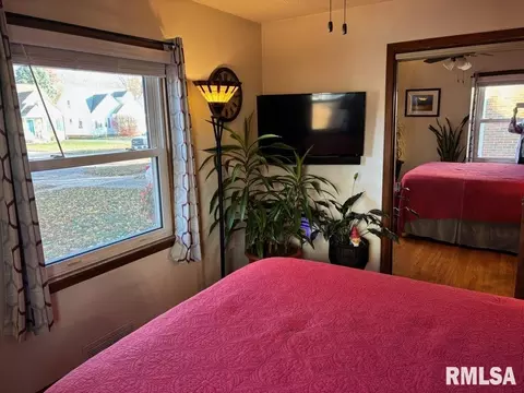 Bedroom - 2425 S State St, Springfield, IL 62704 photo 3 of 5