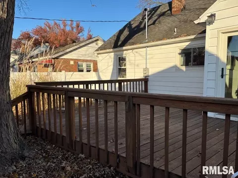 Exterior - 2425 S State St, Springfield, IL 62704 photo 1 of 4