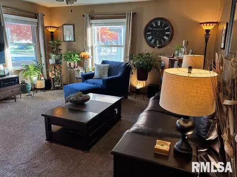 Living - 2425 S State St, Springfield, IL 62704 photo 2 of 5