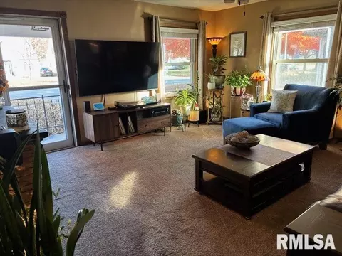 Living - 2425 S State St, Springfield, IL 62704 photo 1 of 5